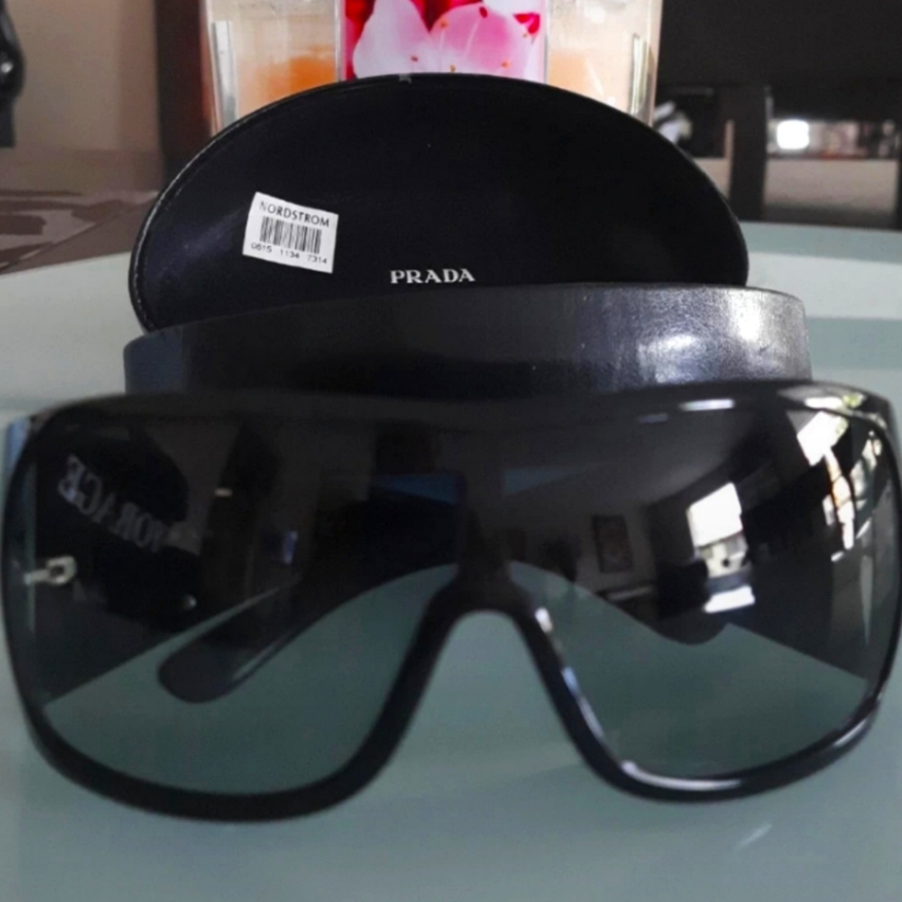Authentic  Prada Black Sunglasses for Women Amazing Condition Oversized.